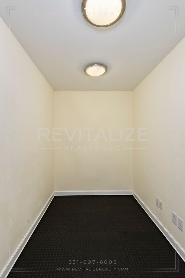 Building Photo - 3 Bed 3 Bath Townhome in West Mobile