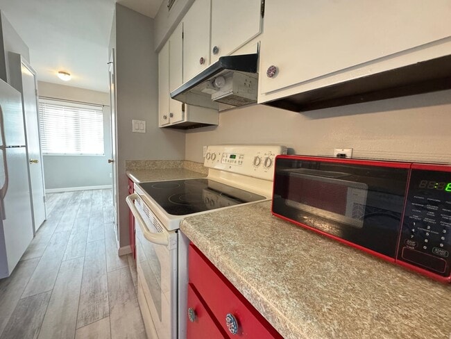 Building Photo - All Utilities Included! Condo in Winrock Villas