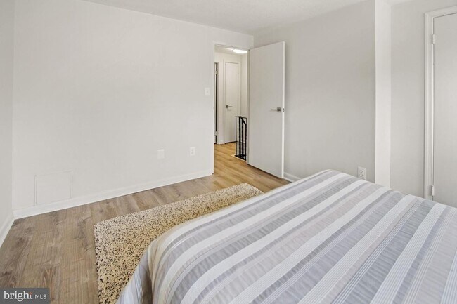 Bedroom 1, Pic 3 - 1792 Dutch Village Dr