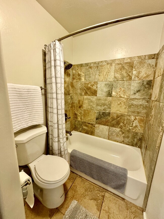 Building Photo - 650 E Camino Alteza