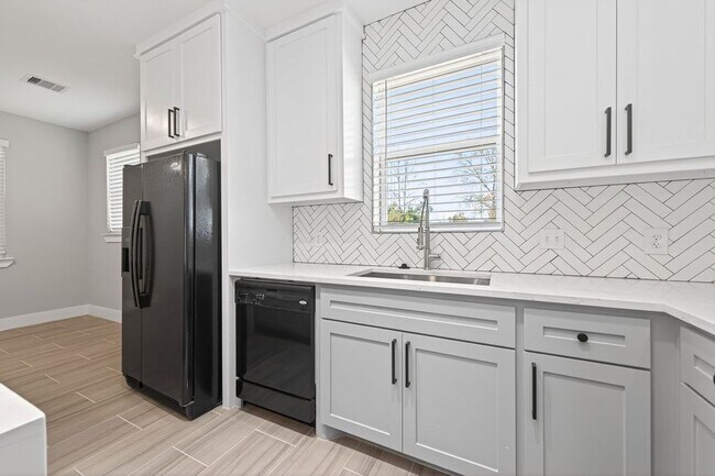 Building Photo - 2075 Rd 5707