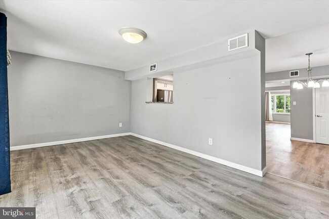Building Photo - 106 Woodside Cir