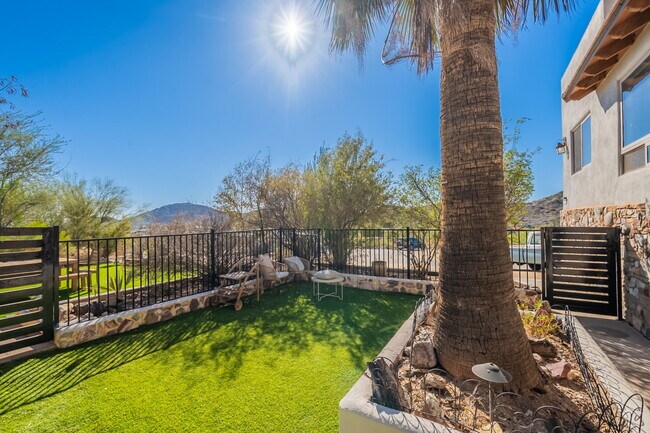 Building Photo - 1902 E Cortez St