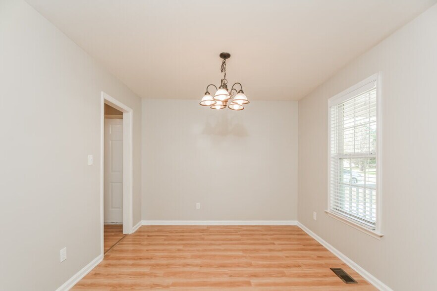 Building Photo - 313 Alder Ln