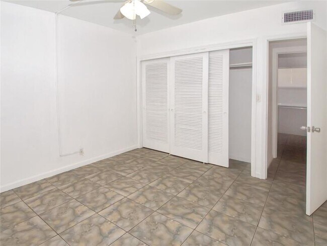 Building Photo - 2361 NE 10th St