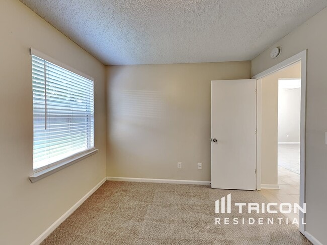 Building Photo - 920 Majestic Cypress Dr N