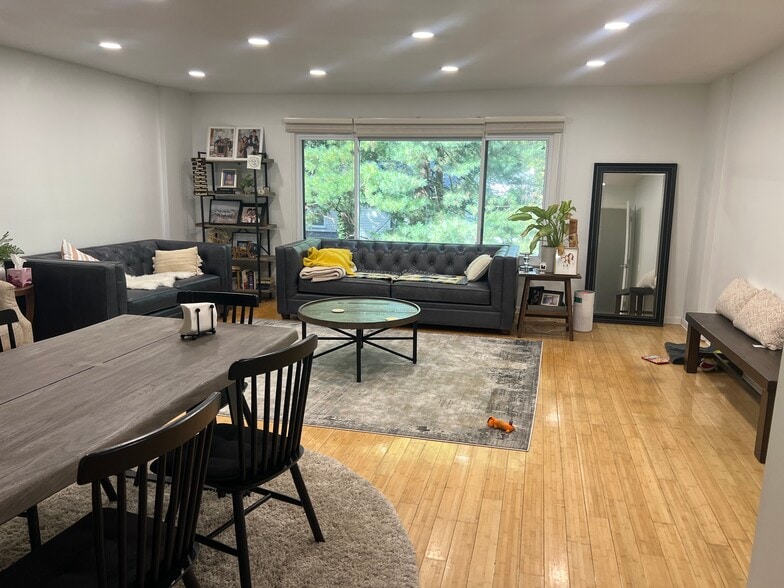 Primary Photo - 919 Putnam Blvd