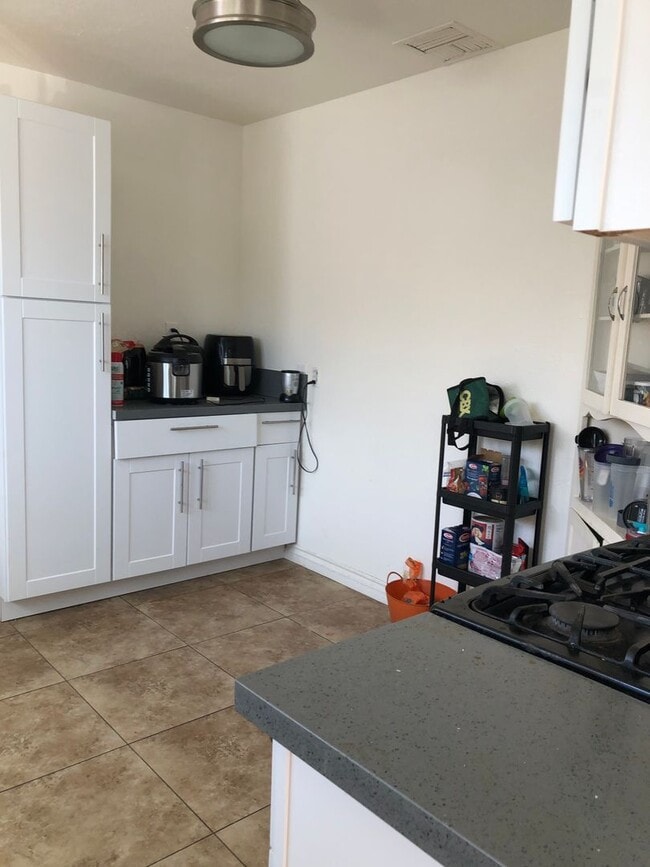 Building Photo - 7 bedrooms $1000 each w/ SPA