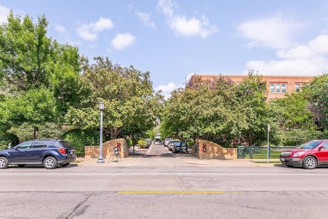 Building Photo - 680 N 2nd St