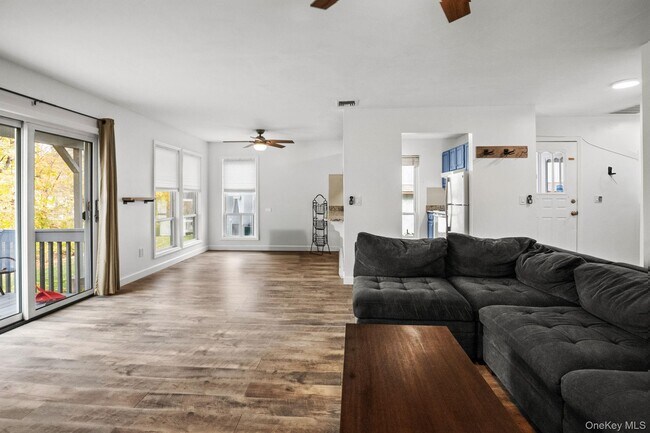 Building Photo - 11 Woods Brooke Ln