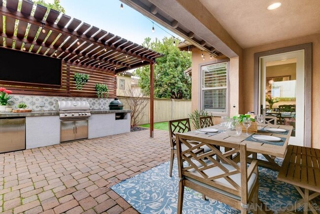 Building Photo - 15677 Via Montecristo