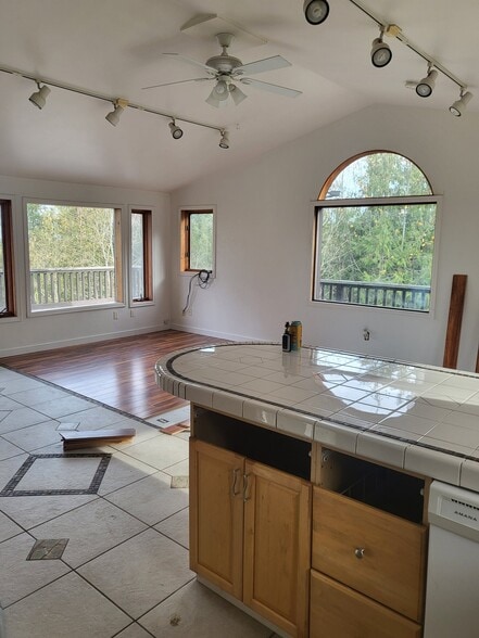 Building Photo - 284 Watershed Rd