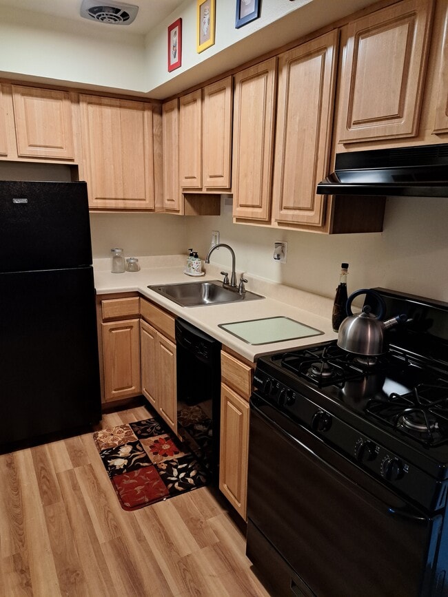 Kitchen - Hickory Woods