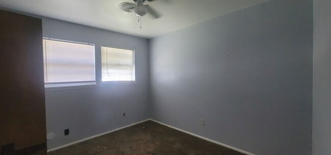 Building Photo - Home with a Huge Shop!