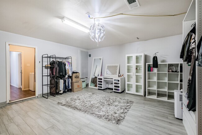 Building Photo - 16530 Peyton Ridge Cir