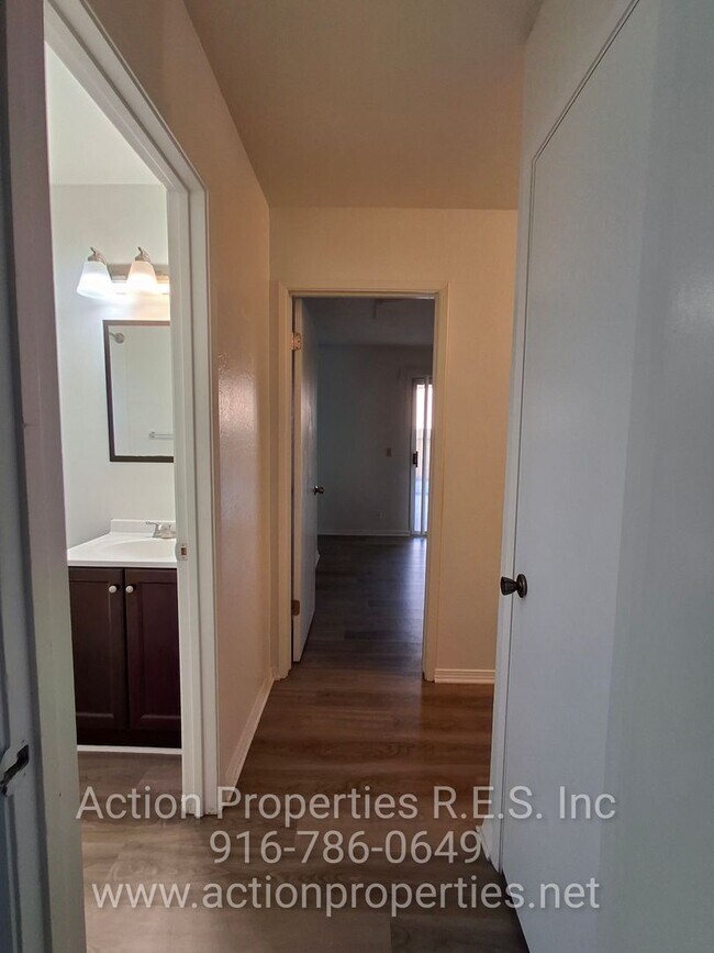 Building Photo - Antelope R.V. Parking, Single Story: Large Yard: RV Parking: 3 Bed, 2 Bath - Foothill Farms/Antelope