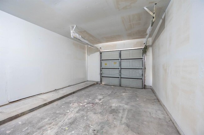 Building Photo - 15006 Wellman Ln