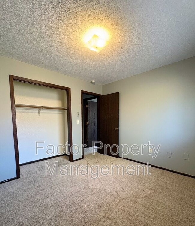 Building Photo - 418 Allan Ave