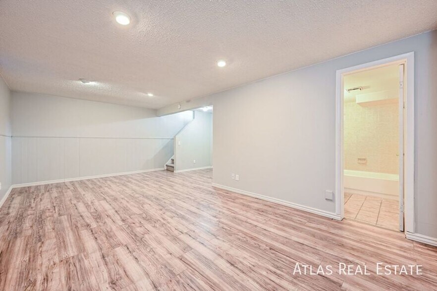 Building Photo - 15876 E Cornell Pl