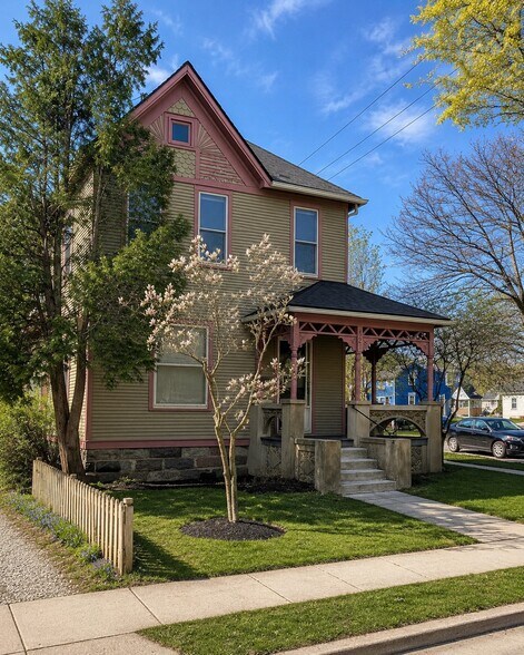Building Photo - 821 W Liberty St