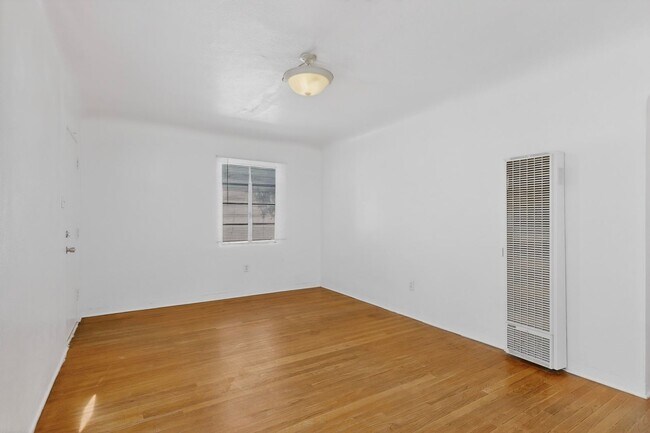 Building Photo - 1409-1409 Hazeldine Ave SE
