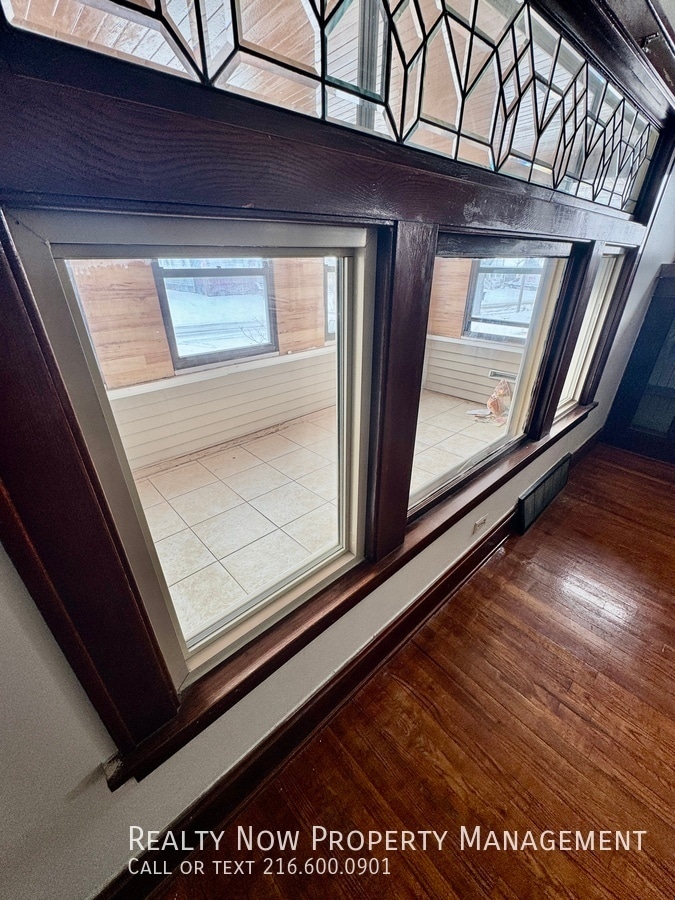 Building Photo - 8225 Rosewood Ave