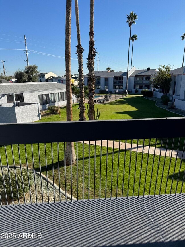 Building Photo - 7550 N 12th St