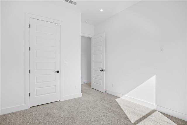 Building Photo - 2057 Glenhollow Dr