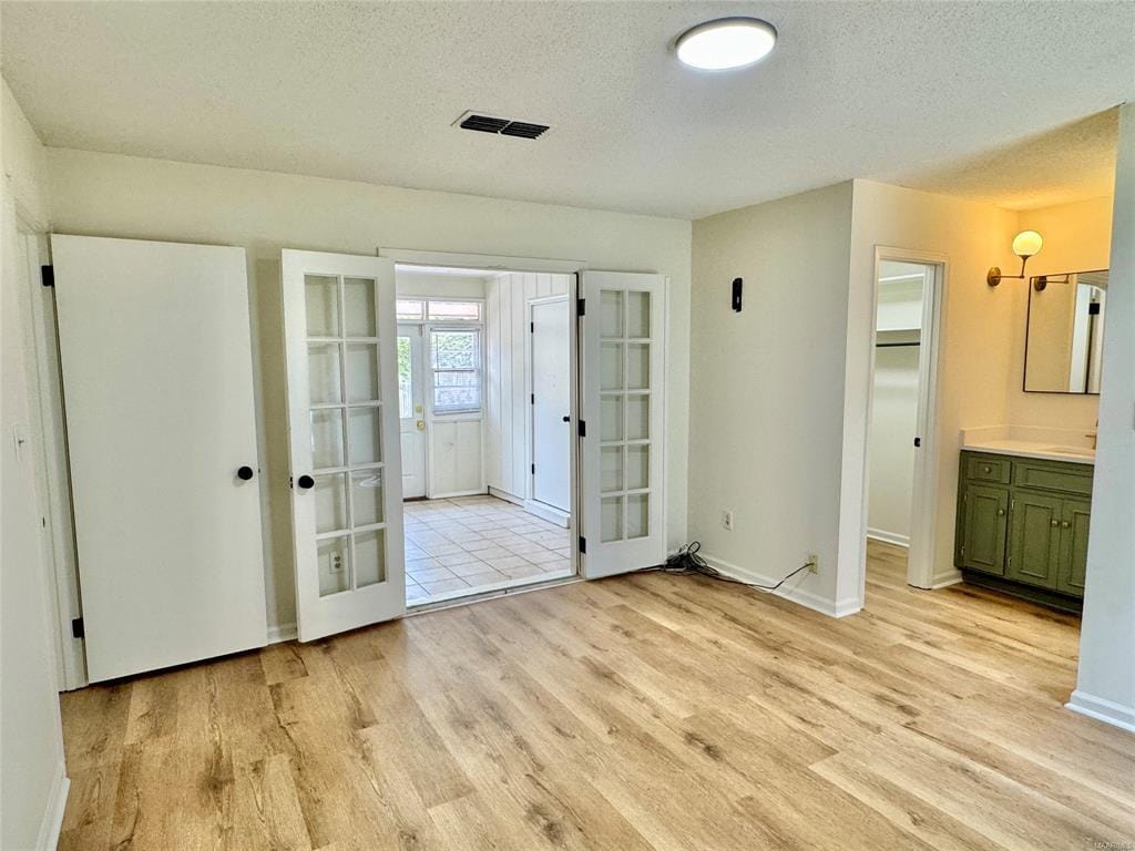 Building Photo - 2905 Willow Ln Dr