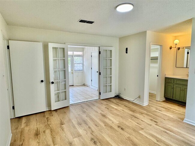 Building Photo - 2905 Willow Ln Dr