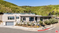 Building Photo - 1205 Las Lomas Pl