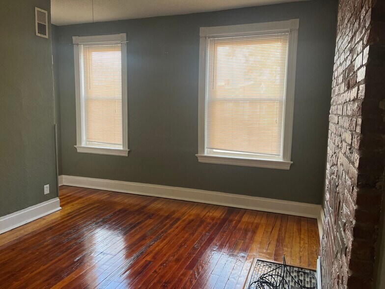 Third bedroom - closet is in nook to the left - 2730 Ann Ave
