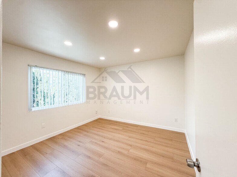 Building Photo - 5611 Fulcher Ave