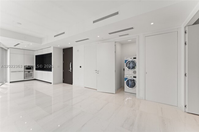 Building Photo - 300 Biscayne Blvd