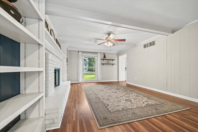 Building Photo - 8783 Lower Woods Cove