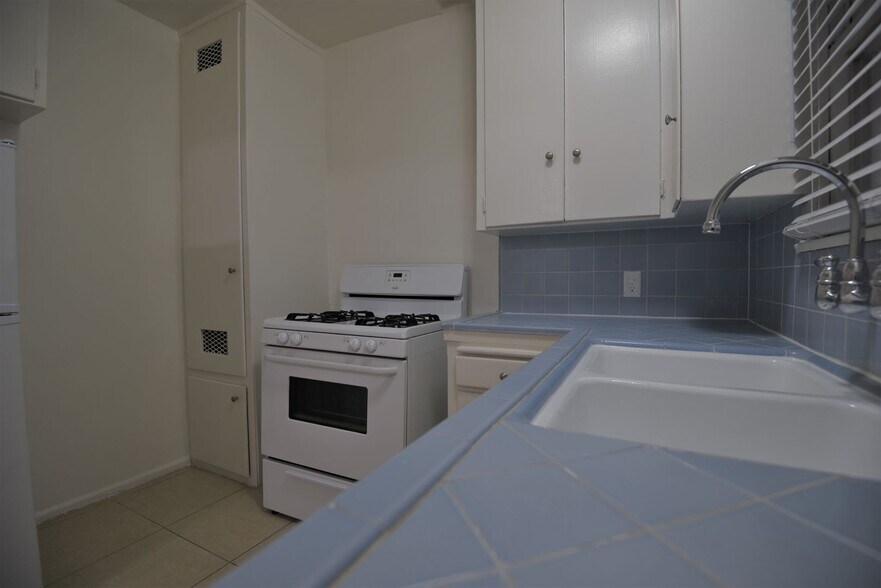 Building Photo - 14830 Dickens St