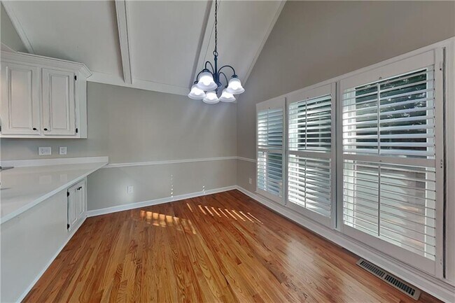 Building Photo - 3298 Robinson Oaks Way NE