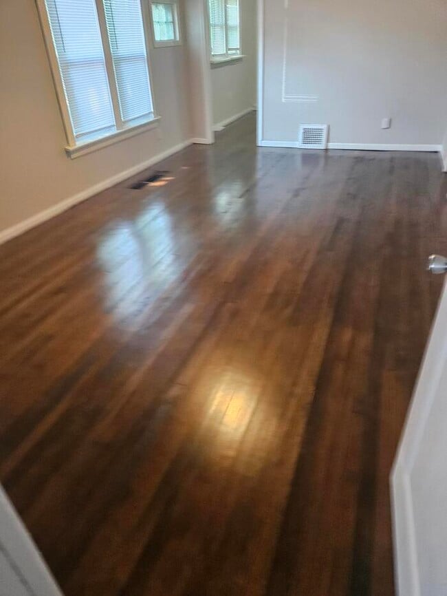 Building Photo - Beautiful new rehabbed home