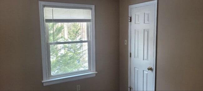 Building Photo - 9728 Country Way Rd