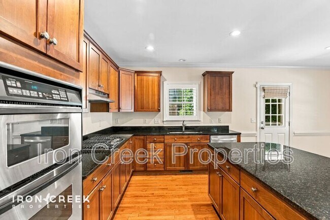 Building Photo - 1672 Olmsted Dr