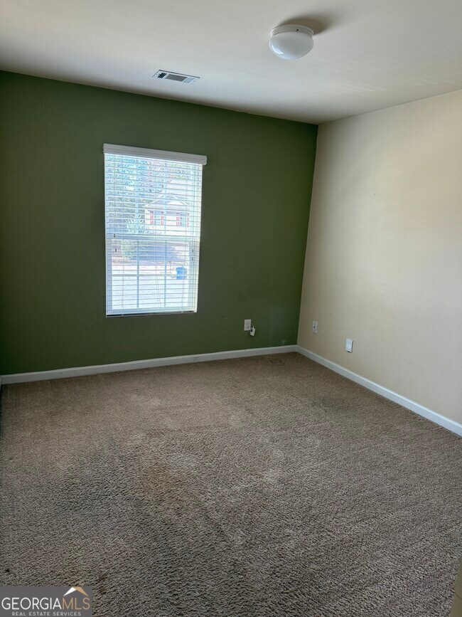 Building Photo - 2937 S Hills