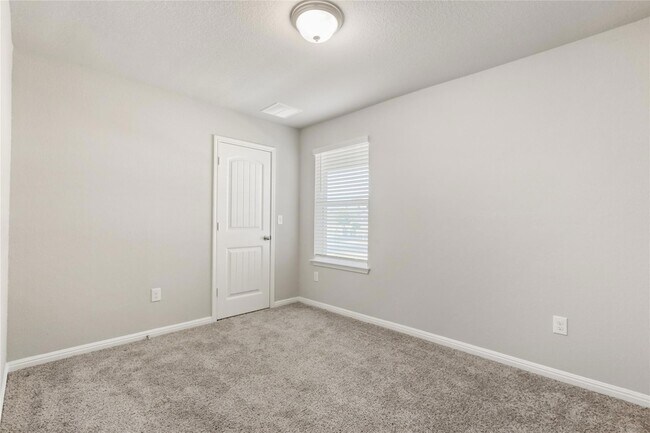 Building Photo - 201 Frederick Dr