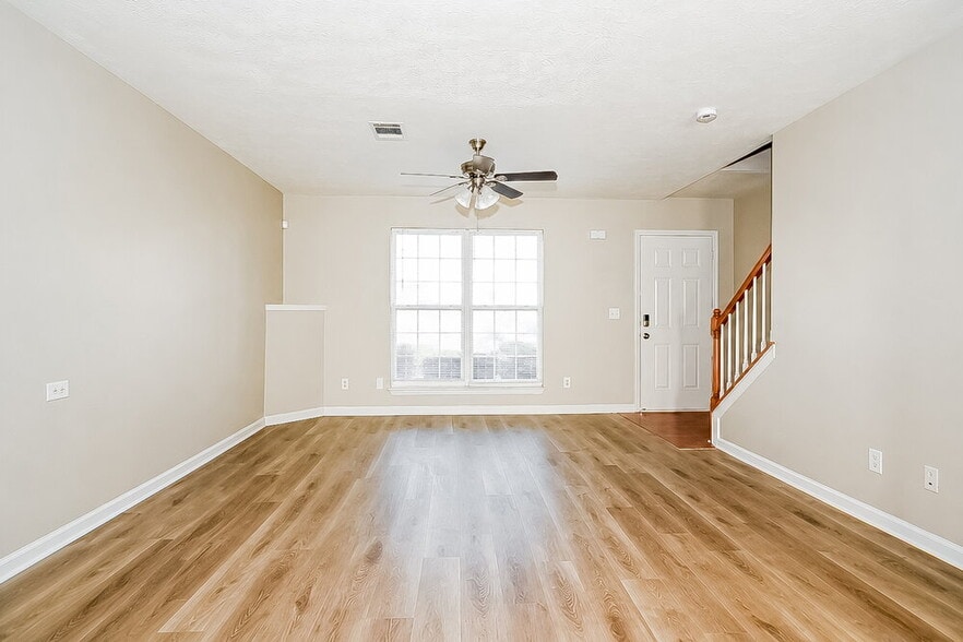 Building Photo - 8021 Logan Dr