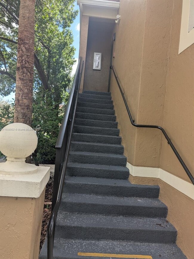 Building Photo - 8040 N Nob Hill Rd