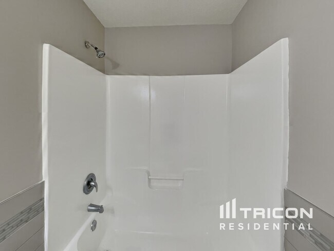 Building Photo - 5945 Presentation St