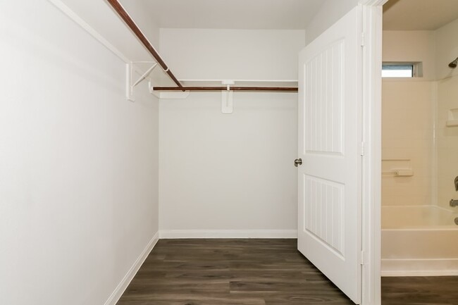 Building Photo - 5710 S Brenwood Dr