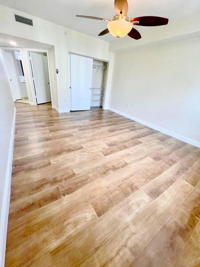 Building Photo - 19900 E Country Club Dr