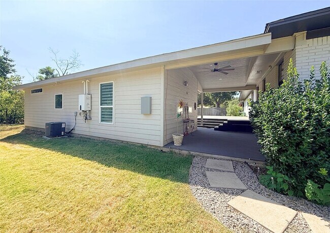 Building Photo - 436 Degan Ave