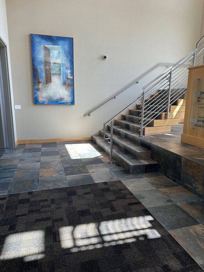 Building Photo - Blue Earth Place-One Bedroom available