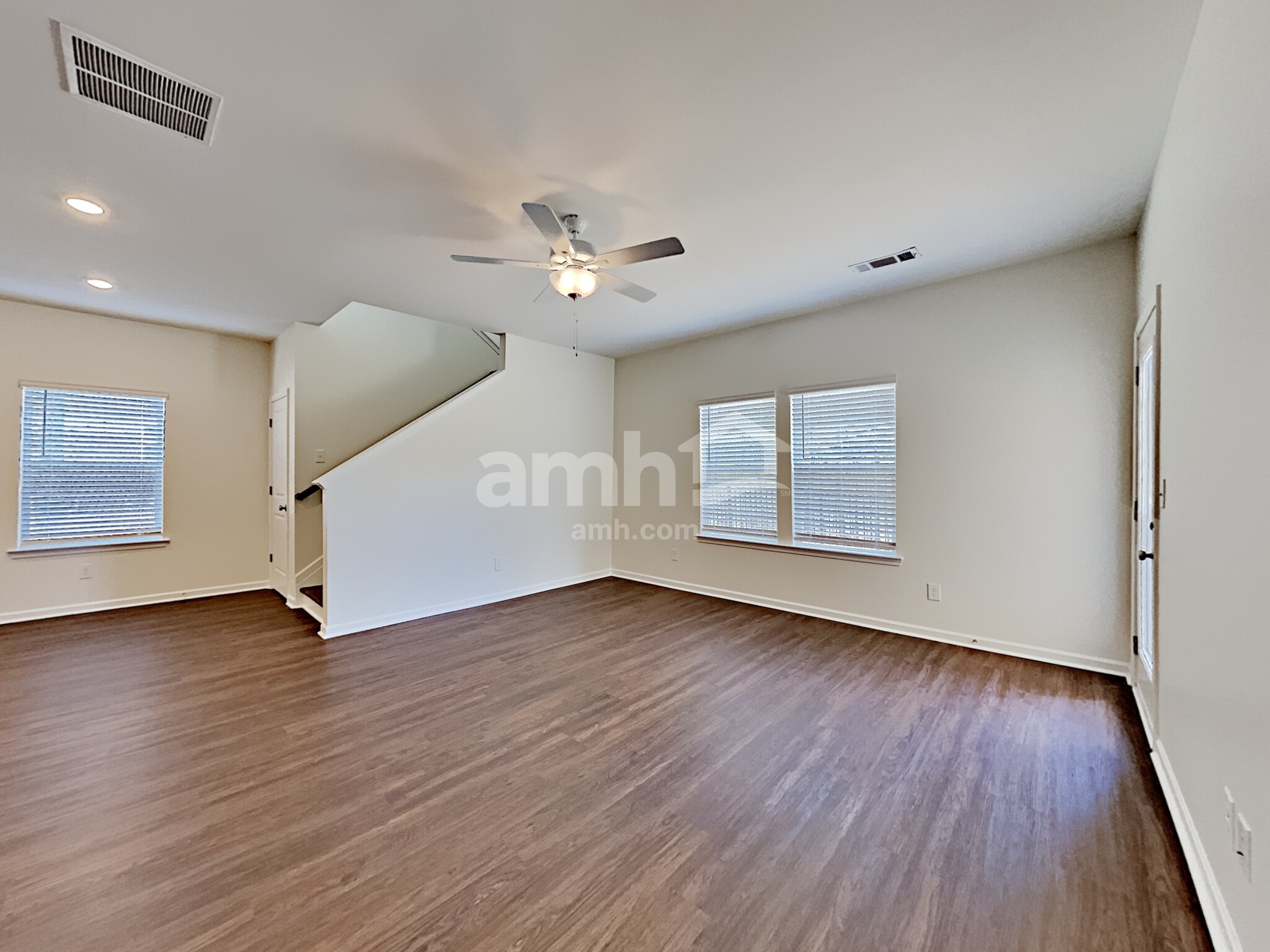 Building Photo - 330 Camp dr